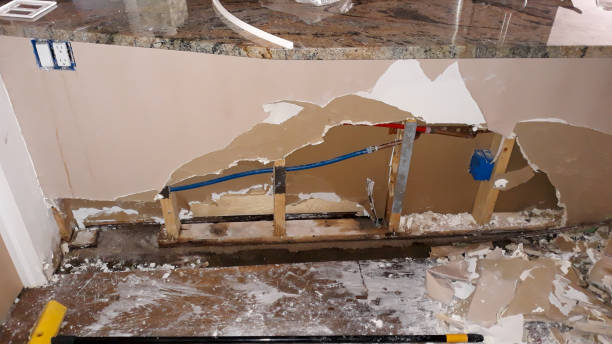 Best Emergency water damage restoration  in East Los Angeles, CA